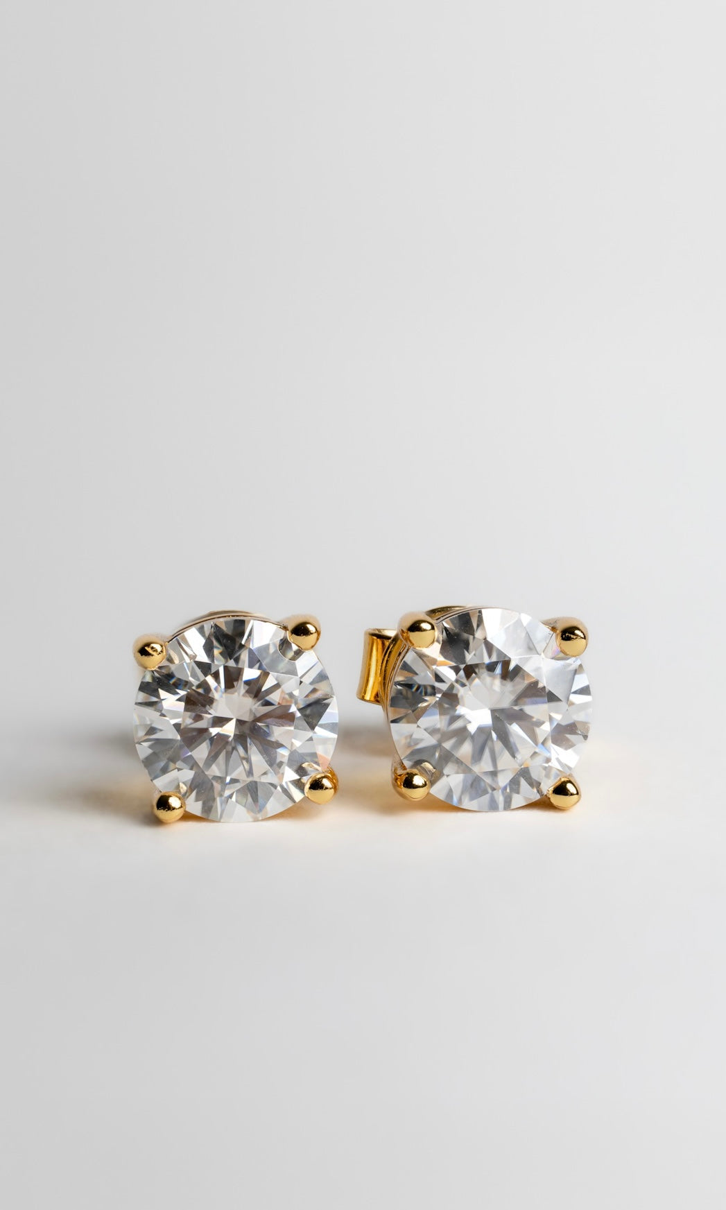 Moissaniet oorbellen | Rond | Goud | vlindersluiting